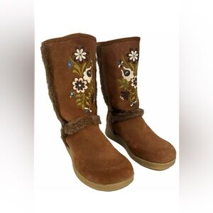 Report brand Nanuk leather boots size 9